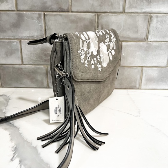NWT Francesca’s Accessories Alana Crossbody w/ Flowers - Gray/White - Picture 3 of 5